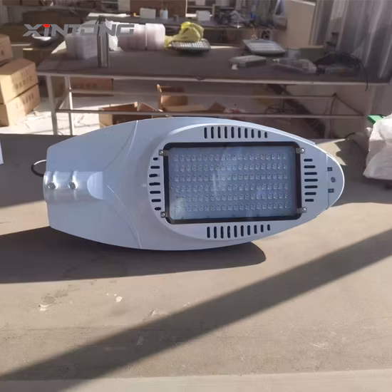IP66 Jardín Xintong Caja de cartón 14lm/W Calle luz solar LED con precio bajo